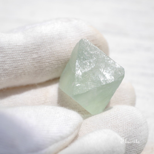 現物✵天然石フローライト八面体 最大幅約25mm 約10.7g 穴なし原石蛍石 