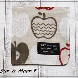 大人のガーゼハンカチ☆林檎のデザイン柄・りんご柄（24㎝×24