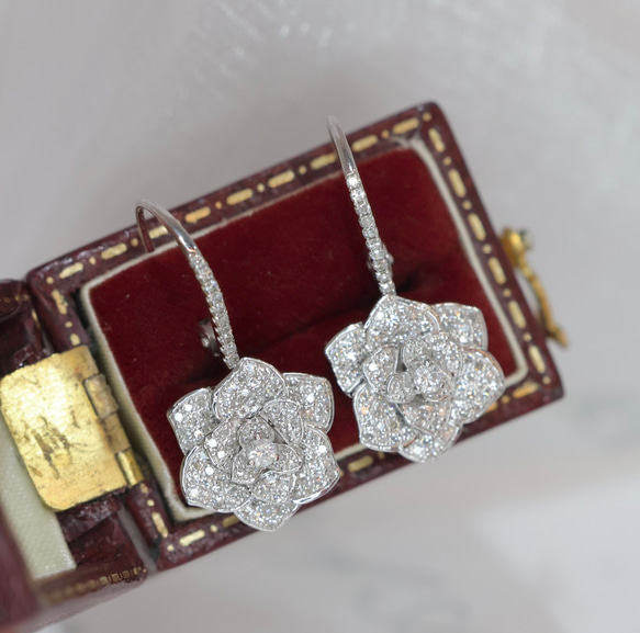 花モチーフ　天然ダイヤモンドピアス0.8ct　k18 3枚目の画像