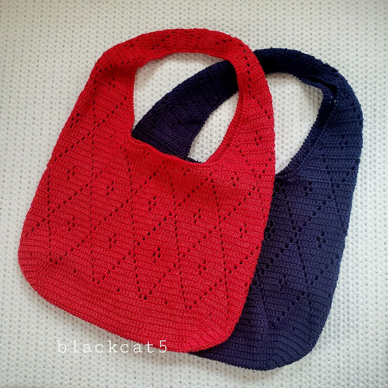 透かし模様のバック