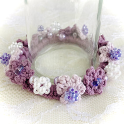 花モチーフとビーズボールとビーズのシュシュ 1枚目の画像