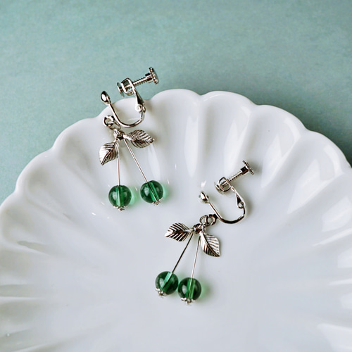 グリーン系　ビジュー　ピアス　ハンドメイド　イヤリング変更可 グリーン系 ビジュー ピアス ハンドメイド イヤリング変更可