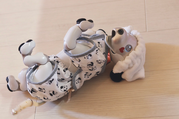 aibo ぱんださんのパジャマ：ホワイト×グレー（aiboちゃん用・ハンドメイドのお洋服） 7枚目の画像
