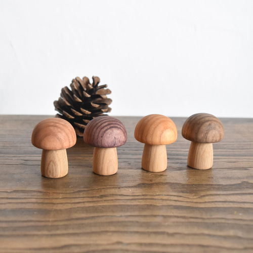 キノコの置物・4色4個のセット その他置物 木工房TANAKAGU 通販