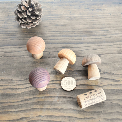 キノコの置物・4色4個のセット その他置物 木工房TANAKAGU 通販