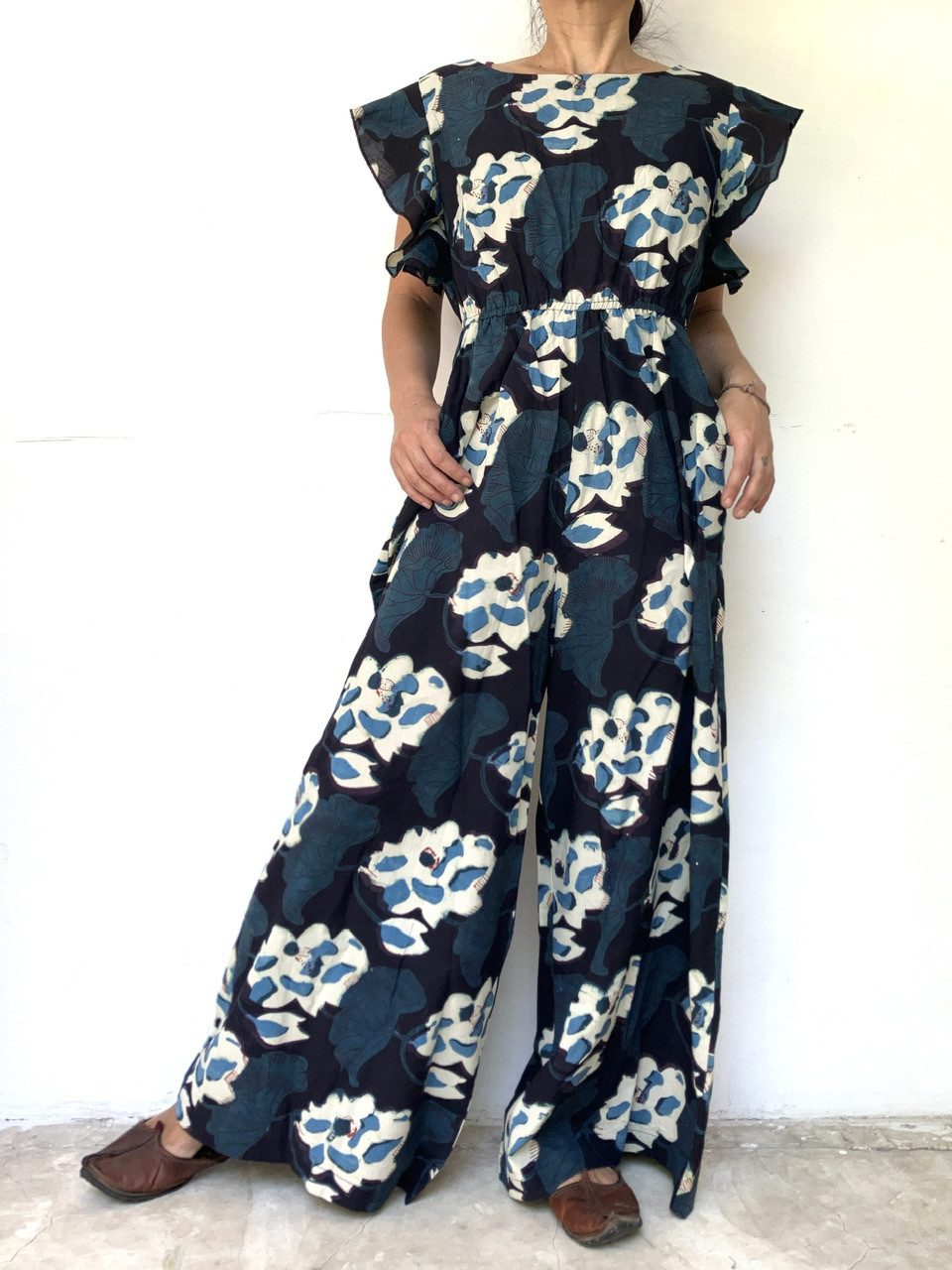 2 ブロックプリント フリル袖ジャンプスーツ　インディゴ染