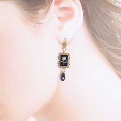 深紅と漆黒・薔薇のゴシックピアス 3枚目の画像