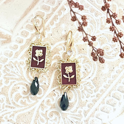 深紅と漆黒・薔薇のゴシックピアス 1枚目の画像