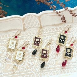 薔薇とクリスタルのゴシックピアス・ホワイト 2枚目の画像