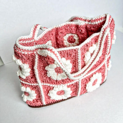 鮮やかなピンク色の編み物ハンドバッグ 3枚目の画像
