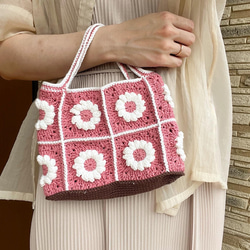 鮮やかなピンク色の編み物ハンドバッグ 5枚目の画像