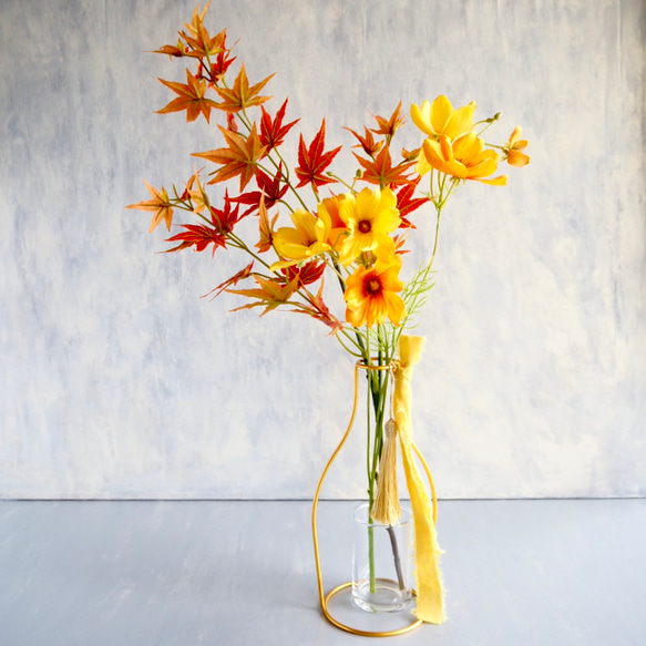 【赤紅葉とイエローコスモス】｜アーティフィシャルフラワー 花瓶アレンジ｜ギフト・インテリア雑貨| 秋 1枚目の画像