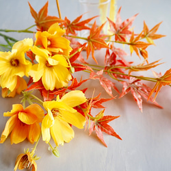【赤紅葉とイエローコスモス】｜アーティフィシャルフラワー 花瓶アレンジ｜ギフト・インテリア雑貨| 秋 7枚目の画像
