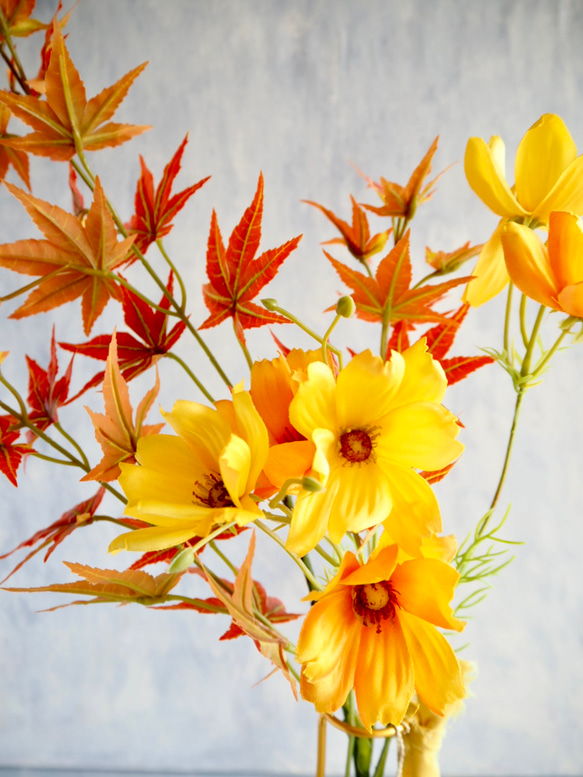 【赤紅葉とイエローコスモス】｜アーティフィシャルフラワー 花瓶アレンジ｜ギフト・インテリア雑貨| 秋 8枚目の画像