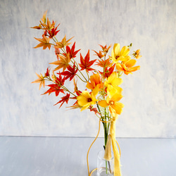 【赤紅葉とイエローコスモス】｜アーティフィシャルフラワー 花瓶アレンジ｜ギフト・インテリア雑貨| 秋 4枚目の画像