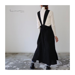 リネンジャンパースカート／大胆なスリット・バックリボンがポイントの