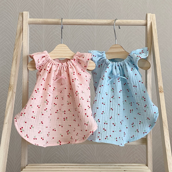 犬服　犬の服　ハンドメイド　さくらんぼ　フリル　タンクトップ 犬服 ハンドメイド さくらんぼ柄 タンクトップ Sサイズ - メルカリ