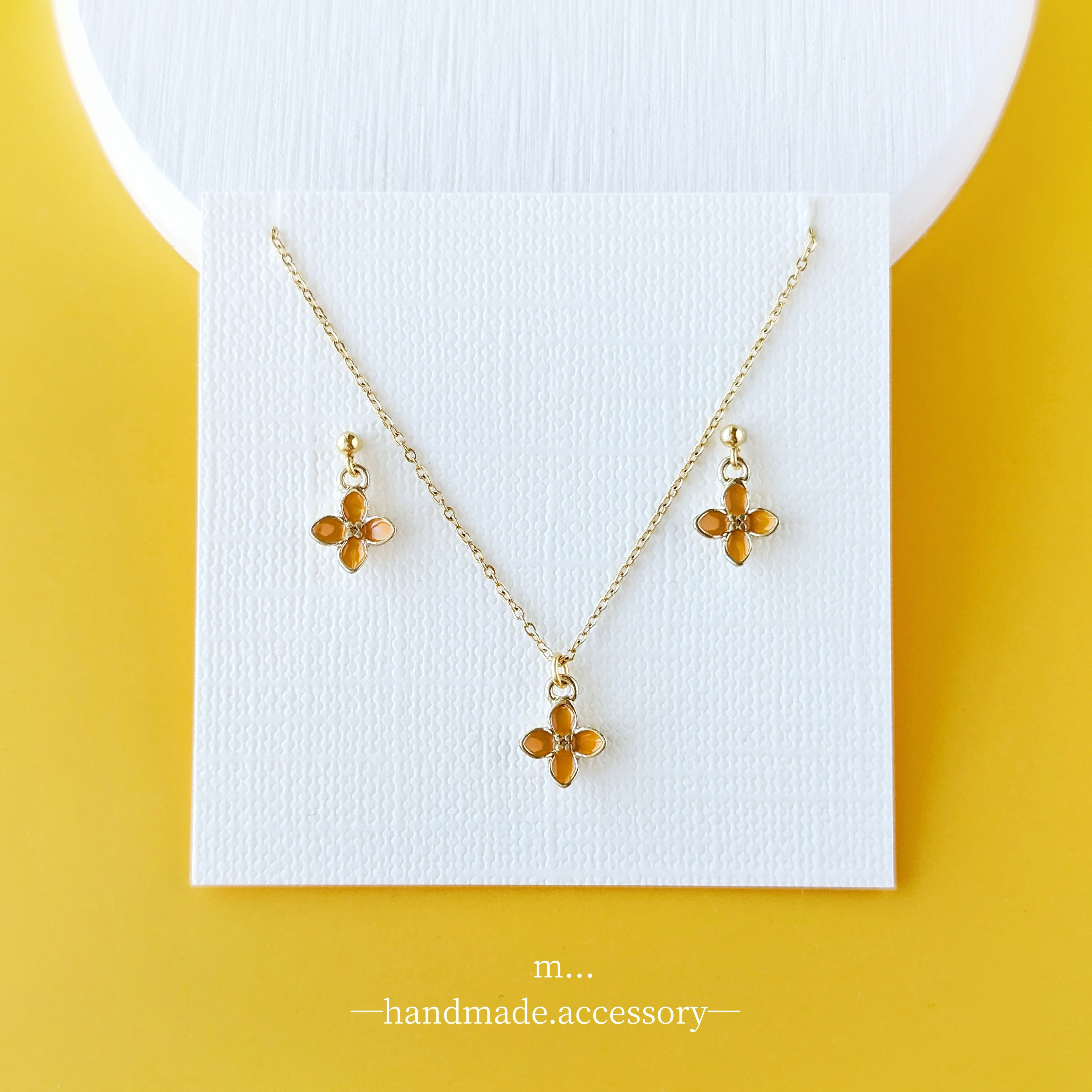 【特集掲載】＊2点セット＊ 小さな金木犀の1粒プチピアス/イヤリング＆ネックレスセット