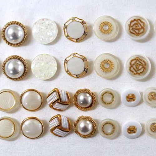 メーカー廃番品 ヴィンテージ アンティークボタン ホワイト×ゴールド系 