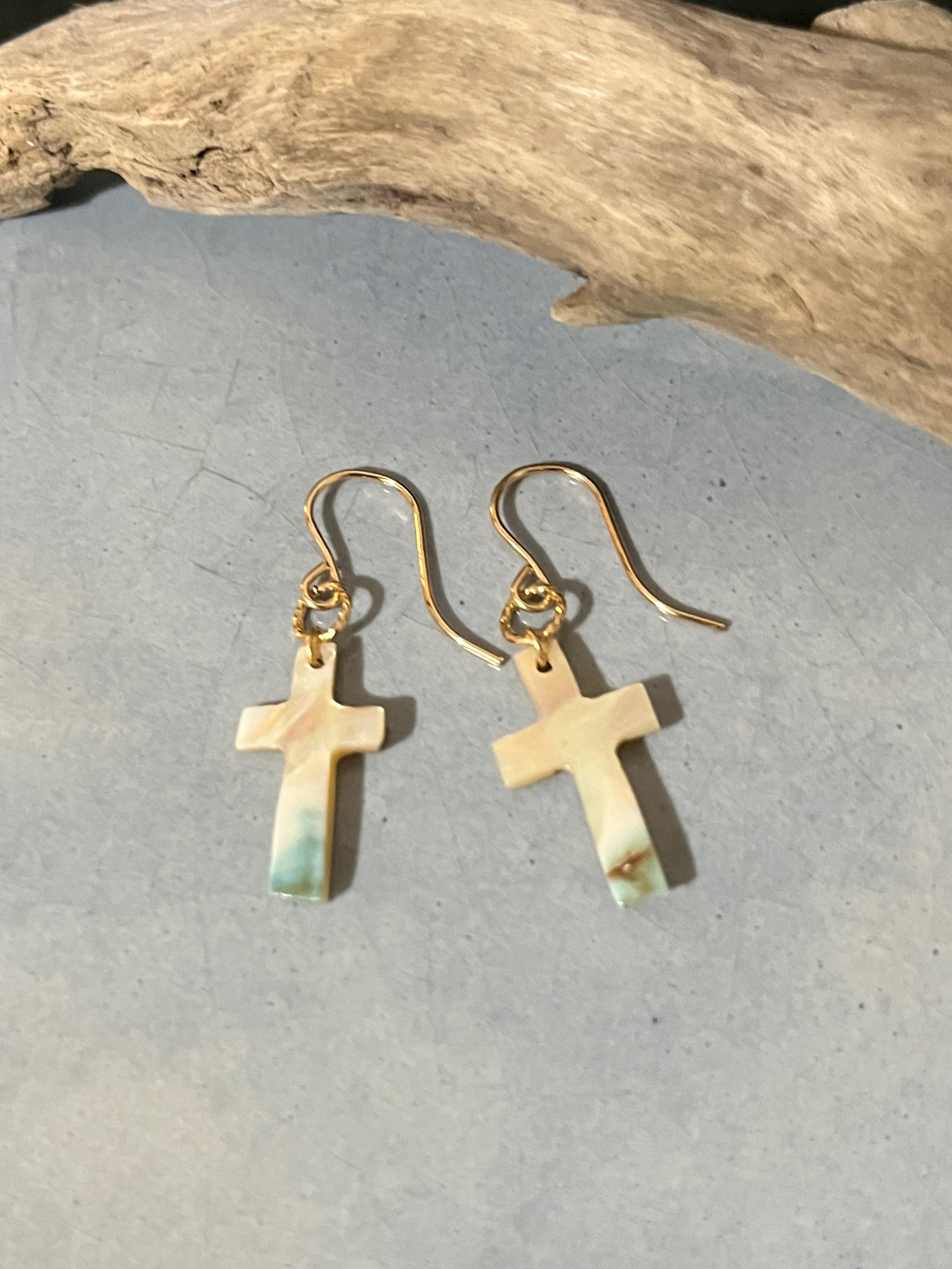 夜光貝クロスピアス