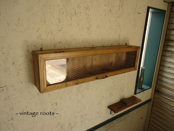 ［サイズオーダー可］-vintageroots-38壁掛けコレクションケース〈オーダー家具 壁掛けラック 無垢材〉 1枚目の画像