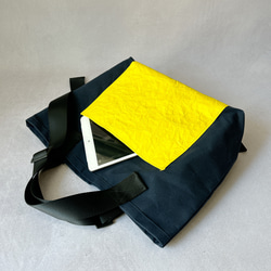 [調節腰帶] 石蠟帆布手提袋 S 海軍藍 x 黃色（皺紋特殊輕質材料） 第5張的照片