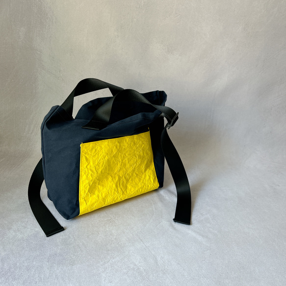 [調節腰帶] 石蠟帆布手提袋 S 海軍藍 x 黃色（皺紋特殊輕質材料） 第9張的照片