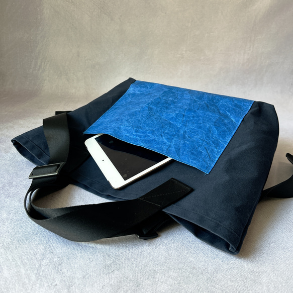 [調節腰帶] 石蠟帆布手提袋 S 海軍藍 x 藍色（褶皺特殊輕質材料） 第5張的照片