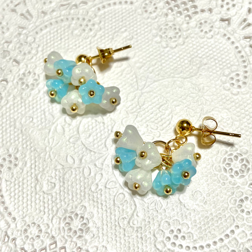 海のしずく☆チェコビーズ ベルフラワーのイヤリング/ピアス 金属