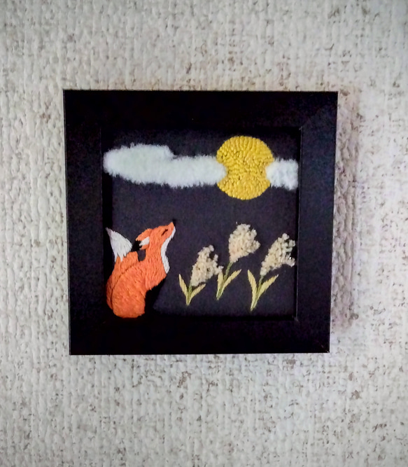 お月見しているキツネ　刺繍　額縁　狐　きつね　十五夜 3枚目の画像