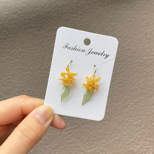 ディップアート。紅葉と金木犀のピアス。 ディップアート。紅葉と金木犀のピアス。 キラキラ金木犀 秋 orange