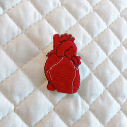 『心臓』の刺繍ブローチ 2枚目の画像