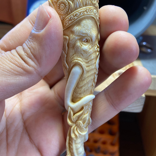 鹿の角 象の彫刻 (根付け ペンダントトップ) その他素材 KUN 通販