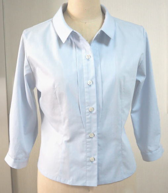 （再販）台衿付きシャツカラーのブラウス（ブルー地） 6枚目の画像