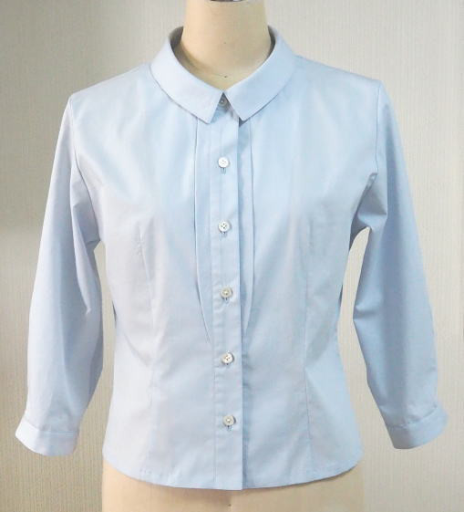 （再販５）台衿付きシャツカラーのブラウス（ブルー地）