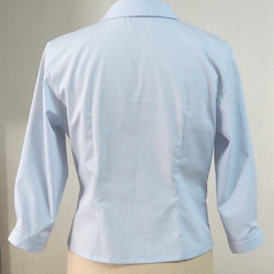 （再販）台衿付きシャツカラーのブラウス（ブルー地） 4枚目の画像
