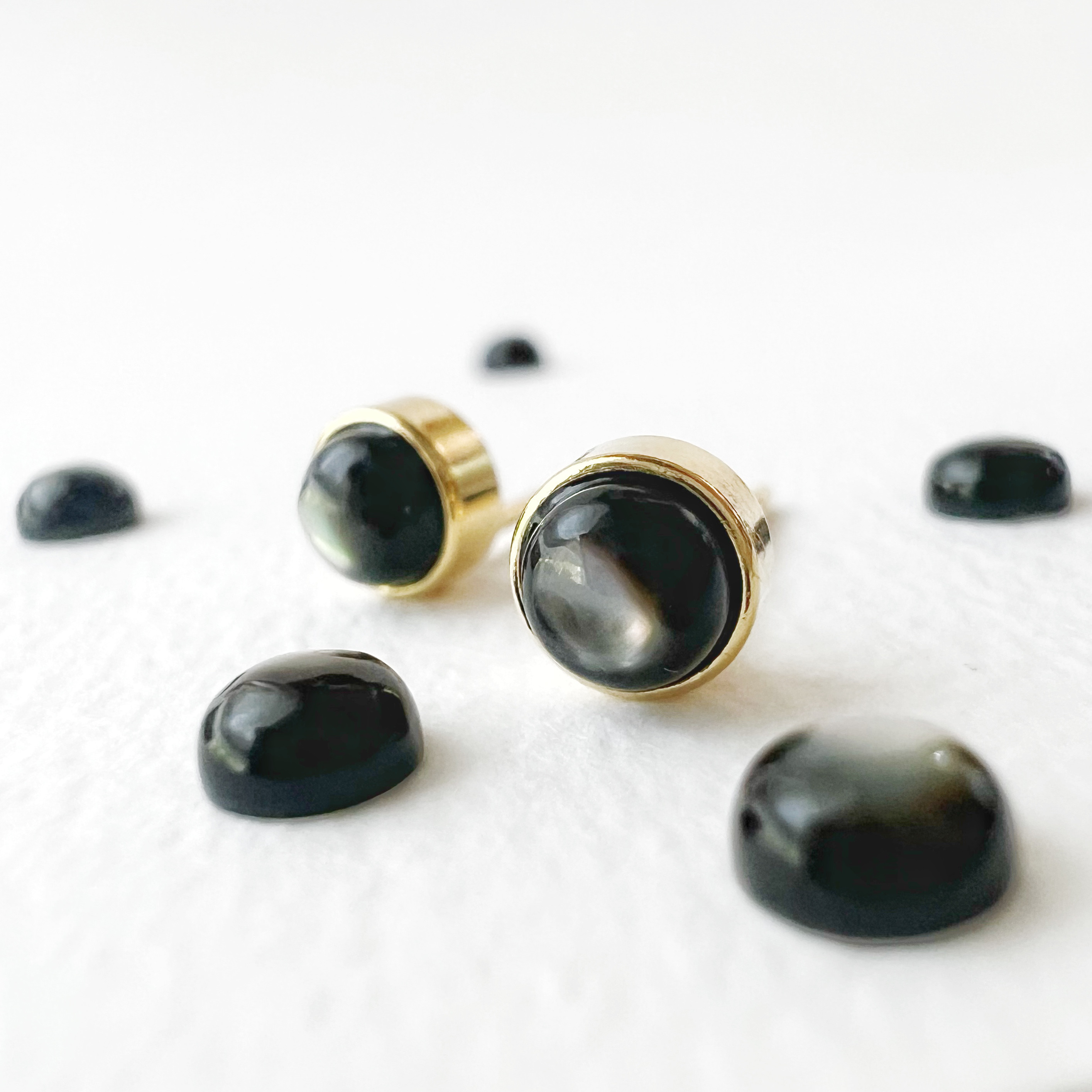 Commuse ピアス black 両耳セット】付けっぱなしOK‼️ブラックシェル（黒蝶貝）ベゼル