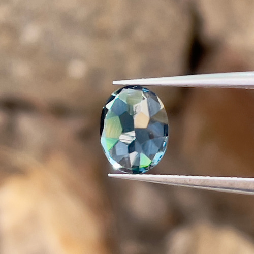 凛*様 天然ロンドンブルートパーズ❣️オーバルカットリング15ct ロンドンブルートパーズ 美しい青色 2.36カラット オーバル