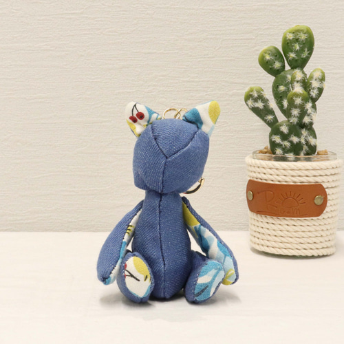 専用デニムリメイク 猫 チャーム キーホルダー 刺繍 15 ぷちにゃんキーホルダー ネコ デニム ブラウン キーホルダー Re.m 通販