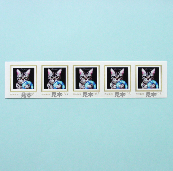 オリジナルデザイン63円切手5枚・サバトラ・しま猫・浮き輪・プール・猫かき・夏の思い出・きりっと目・かわいい・パステル画 3枚目の画像