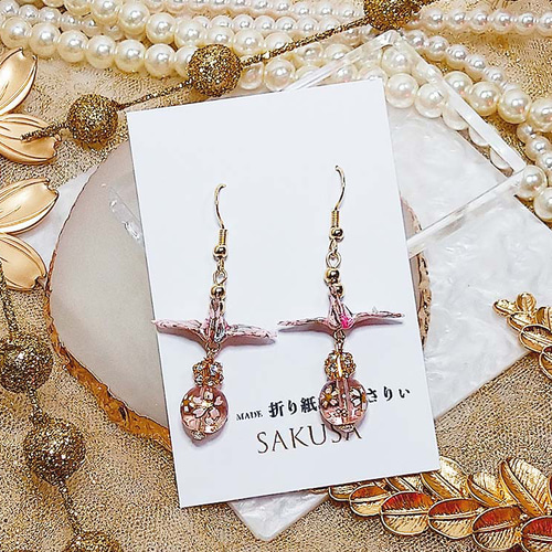 鶴と桜ビーズのフックピアス・折り紙・SAKUSA・夏の和風