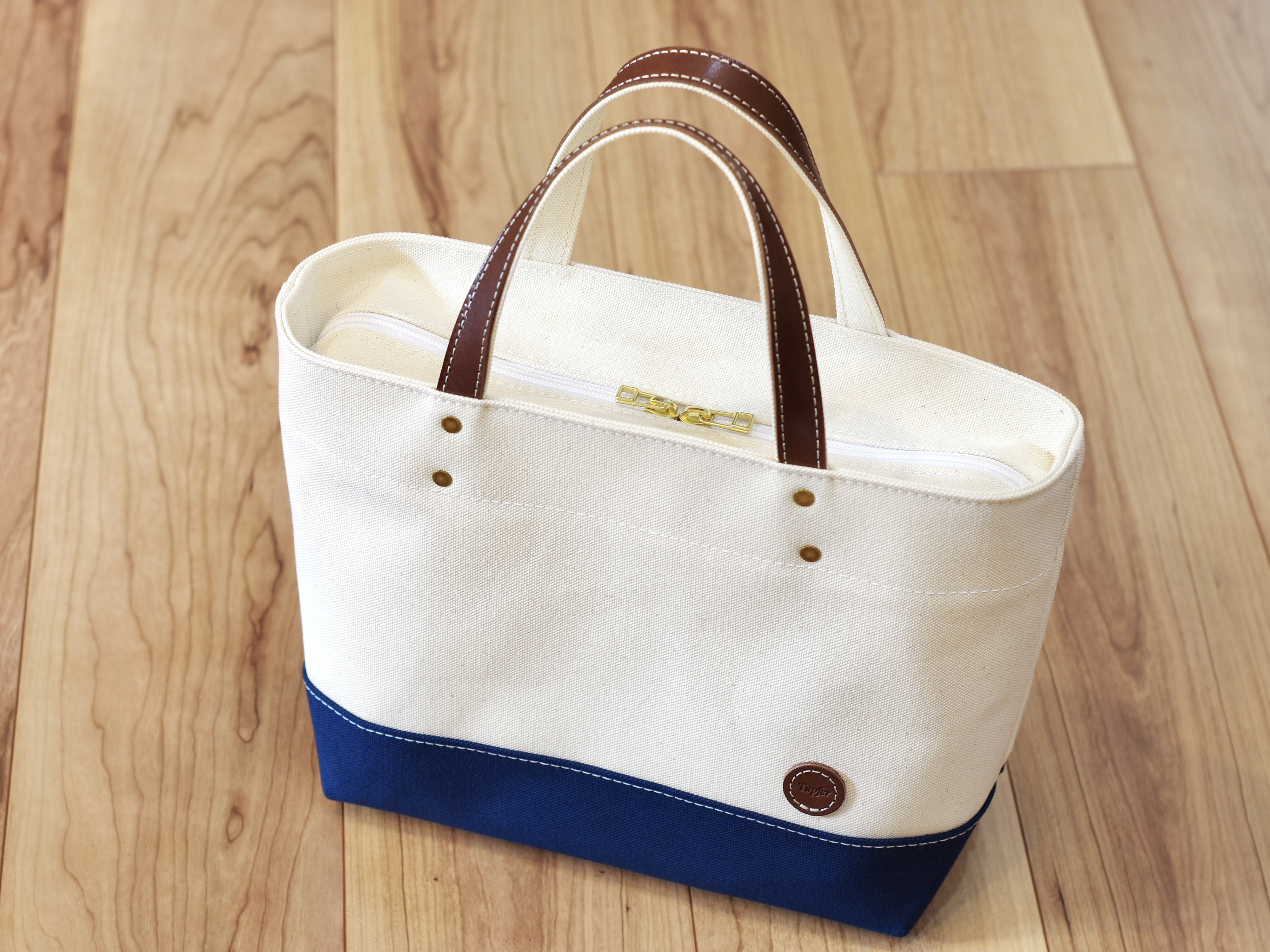 レザーハンドル帆布トート(Zip Top) 生成り×ネイビー
