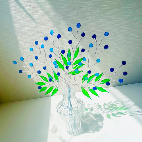 ブルーのアレンジフラワー ワイヤークラフト ステンドグラス風 レジン