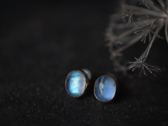 white labradorite brass pierce (kougei) 2枚目の画像