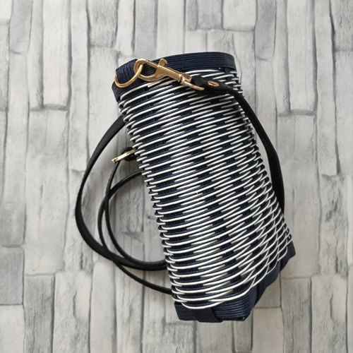 スマホショルダー ネイビーxホワイト 細ストライプ《クラフトバンド