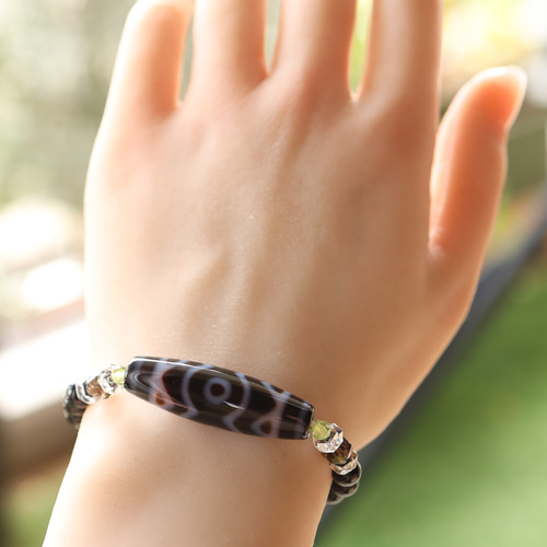 ☆チベットに伝わる聖なるお守りの宝石・至純天珠・金剛蓮花三眼天珠