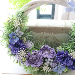 造花リース│青とうす紫の三日月リース│アーティフィシャルフラワー 6枚目の画像