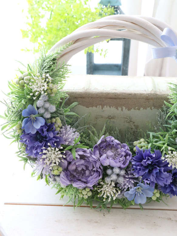 造花リース│青とうす紫の三日月リース│アーティフィシャルフラワー 6枚目の画像
