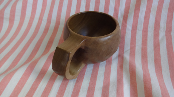 ウグイス色の朴の木の一木彫りコーヒーカップ. 8枚目の画像