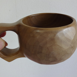 ウグイス色の朴の木の一木彫りコーヒーカップ. 13枚目の画像